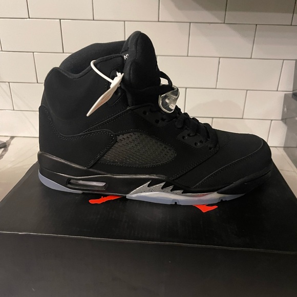 retro 5 black cat
